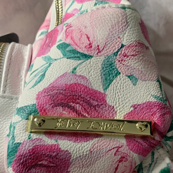Betsey Johnson Floral (9\